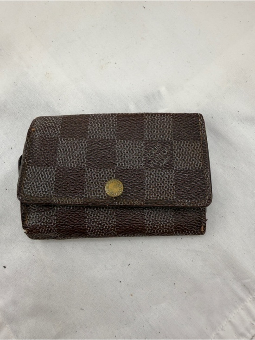 AUTHENTIC Louis Vuitton key holder.